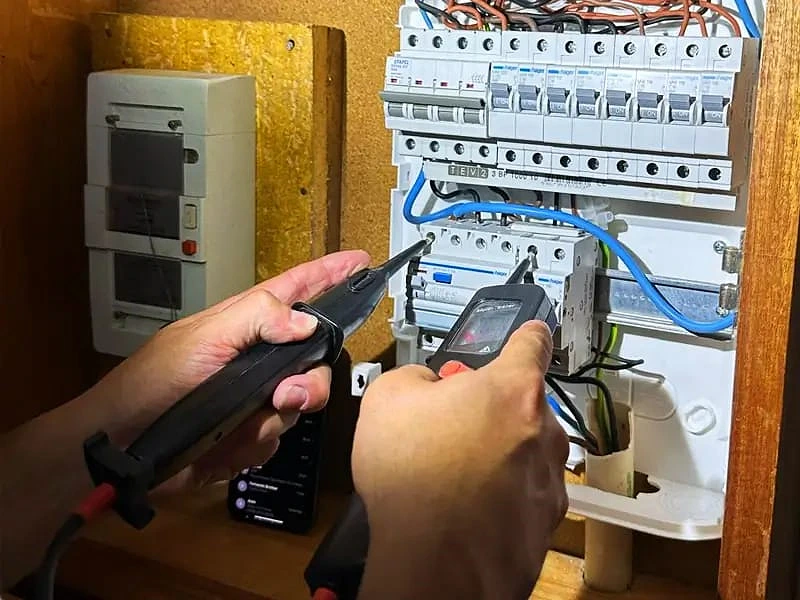 Serviço urgente eletricista Portimão